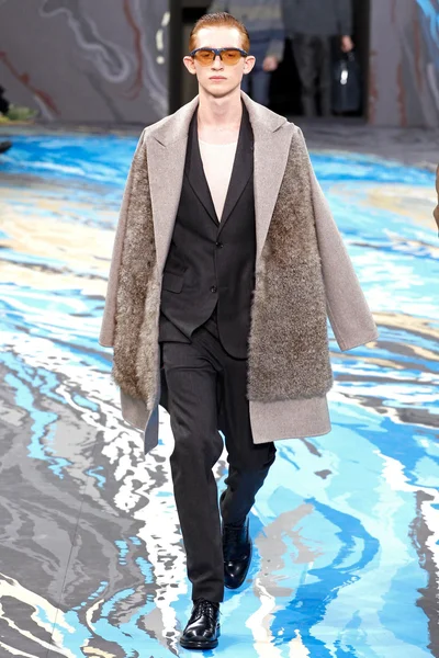 Look 11